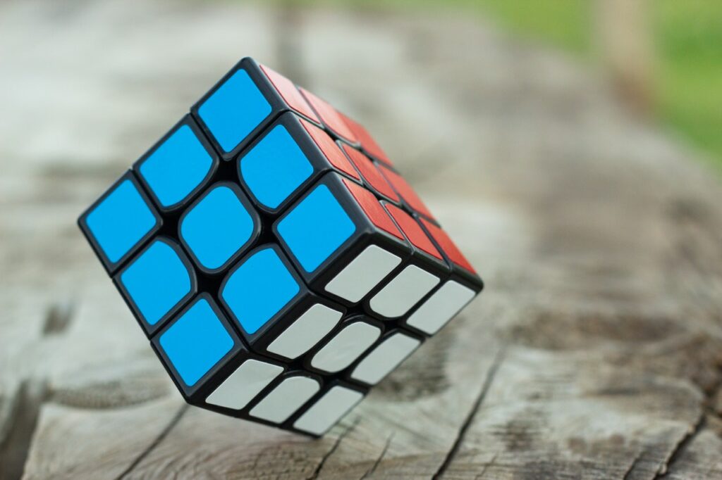 Czy kostka Rubika jest trudna do ułożenia?